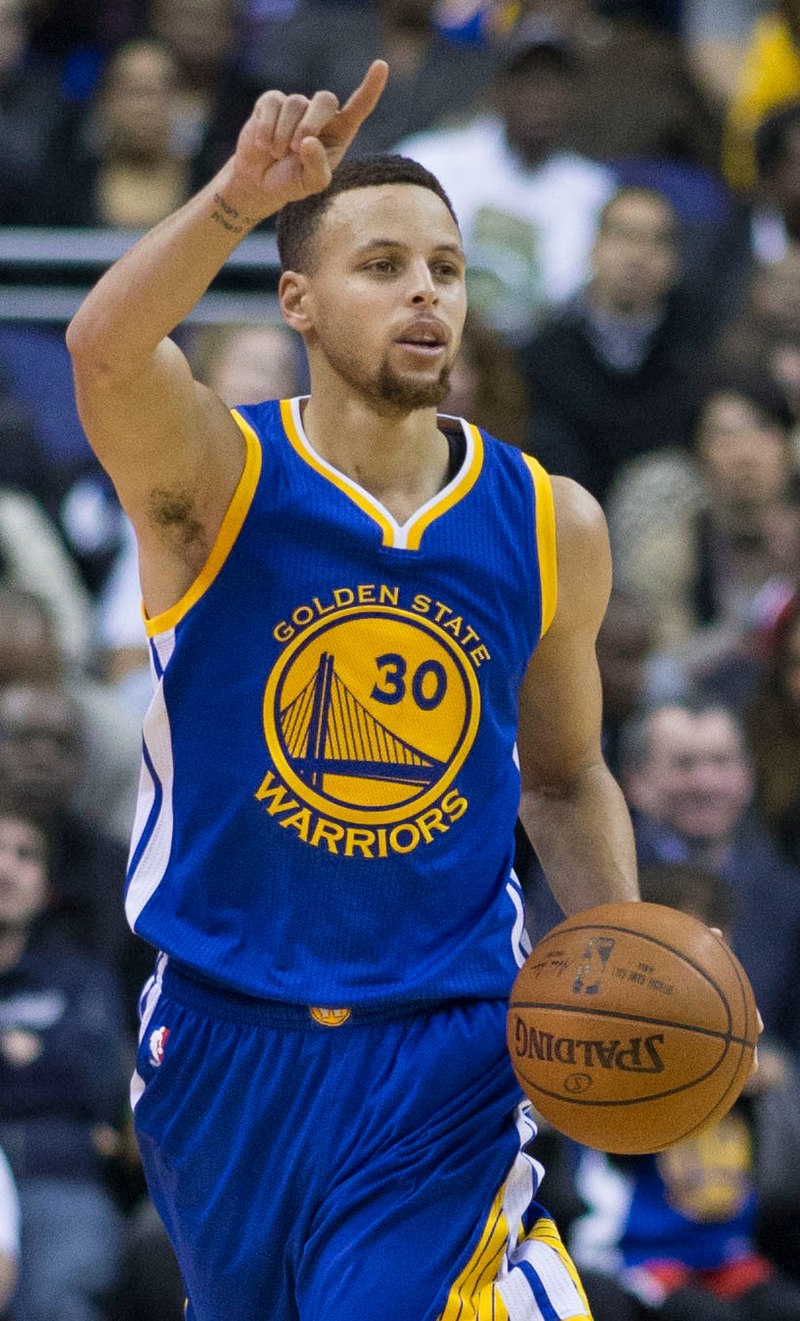 800px-Stephen_Curry_dribbling_2016_(cropped).jpg